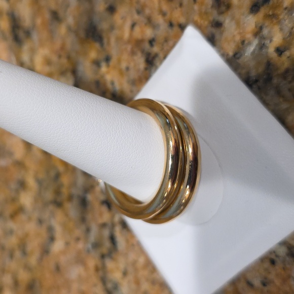 Hold! 2 Sets Of Hoop Earrings - Picture 7 of 11